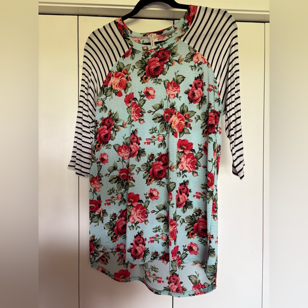 3/4 length sleeve floral and stripe top